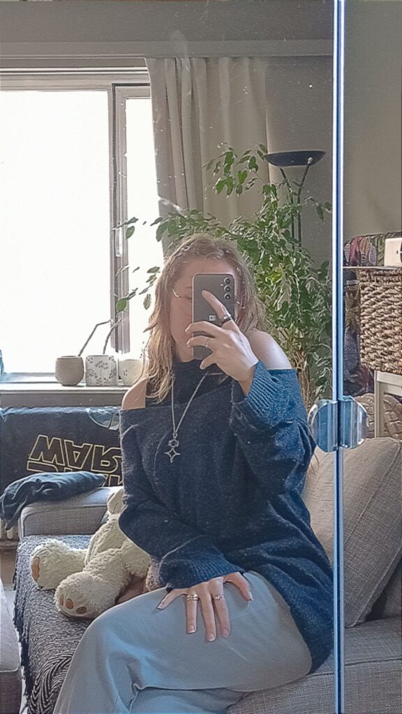 girl picture in the mirror