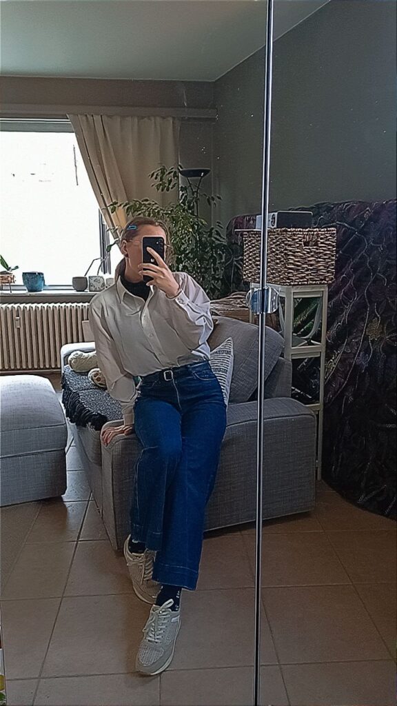 girl picture in the mirror